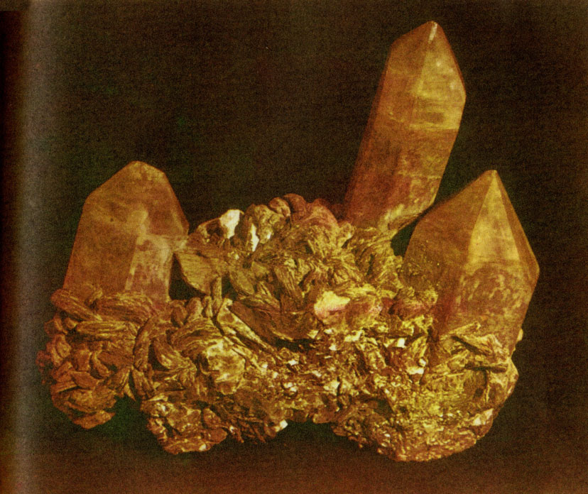 Возраст этих кристаллов кварца из месторождения Циновец (Циннвальд) - 270 млн. лет