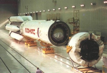 Стыковка ракеты-носителя Протон-М